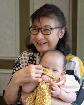 68岁寇世勋近况，晚年常在原配一家身边，二房3名子女在国外留学