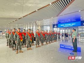 张家界市百余名新兵启程奔赴祖国各地